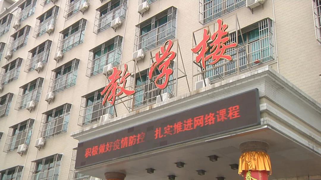 在潮南区黄冈实验学校,针对外地教师比较多的实际情况,学校一方面对