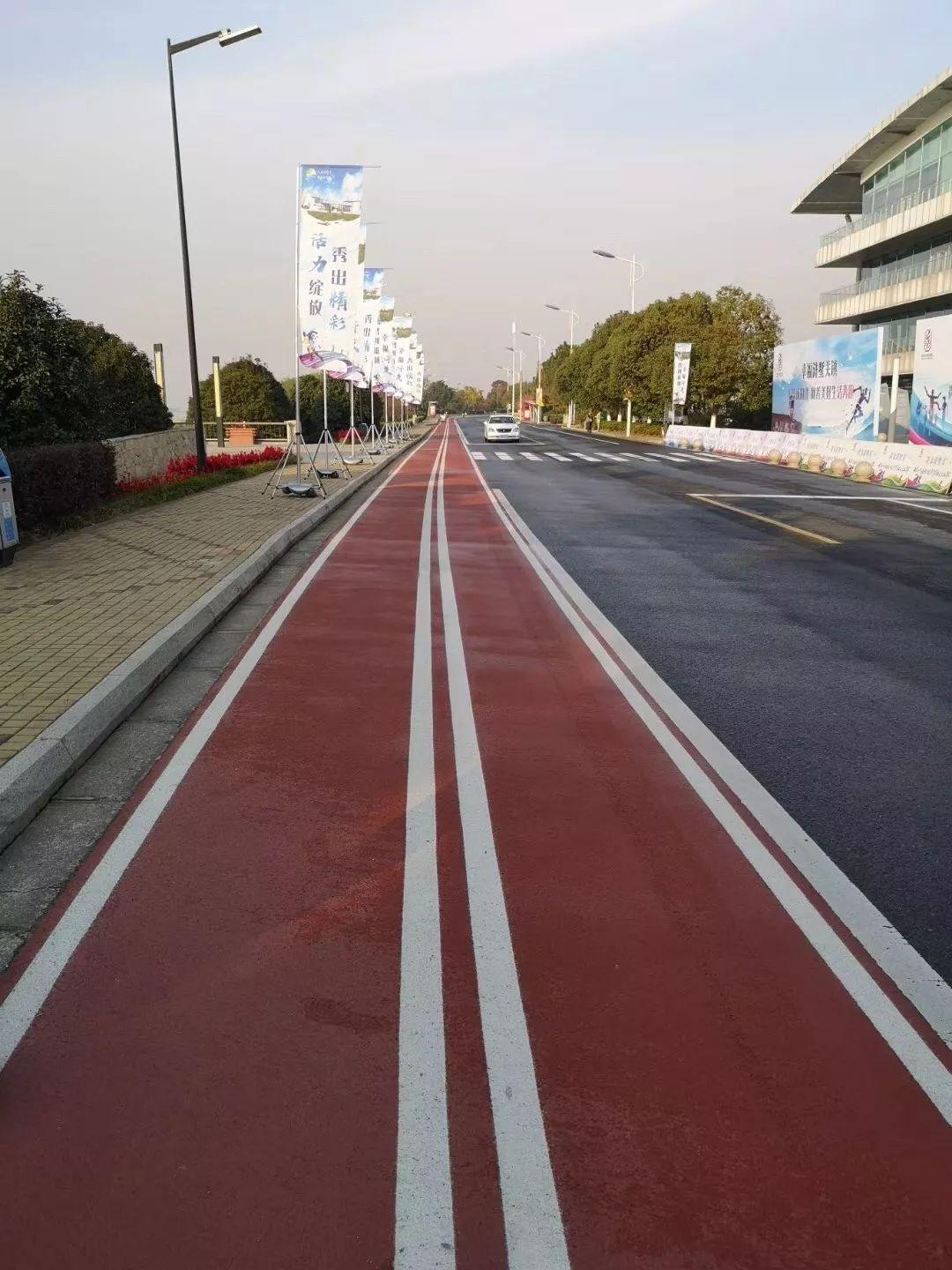 最近超火的彩虹跑道真有那么美