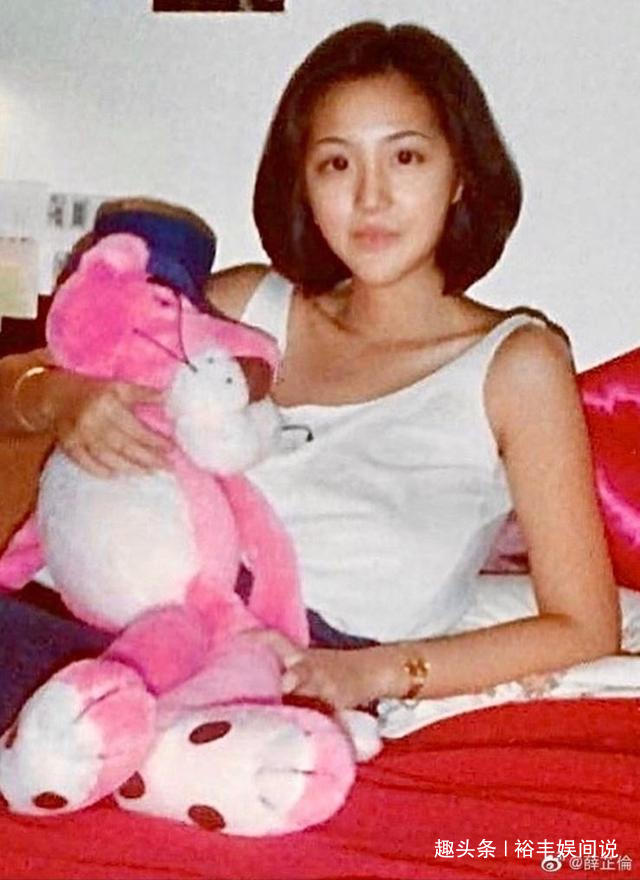 名媛薛芷伦晒少女对比照,清纯可爱差别大,曾一度否认从没整容