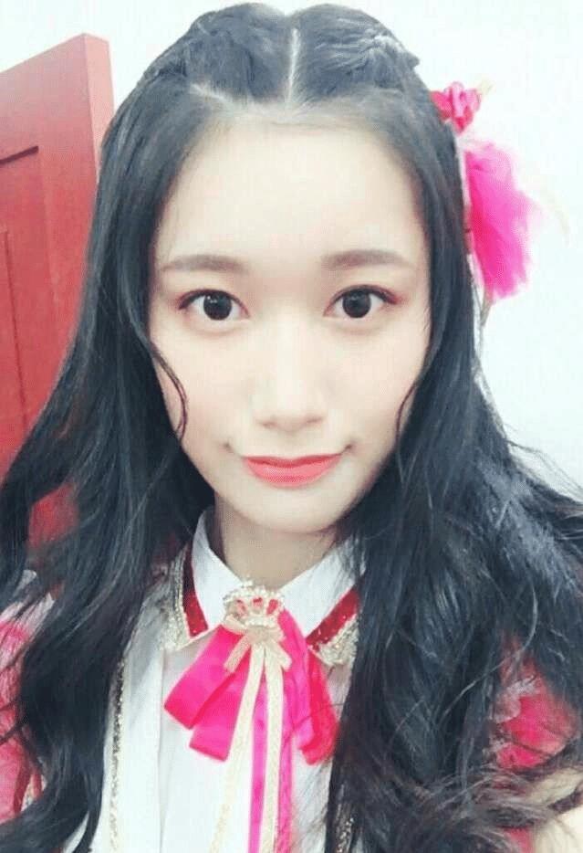 样,丝毫不留恋娱乐圈,做到和圈内彻底分割的还有snh48的一期生陈逸菲