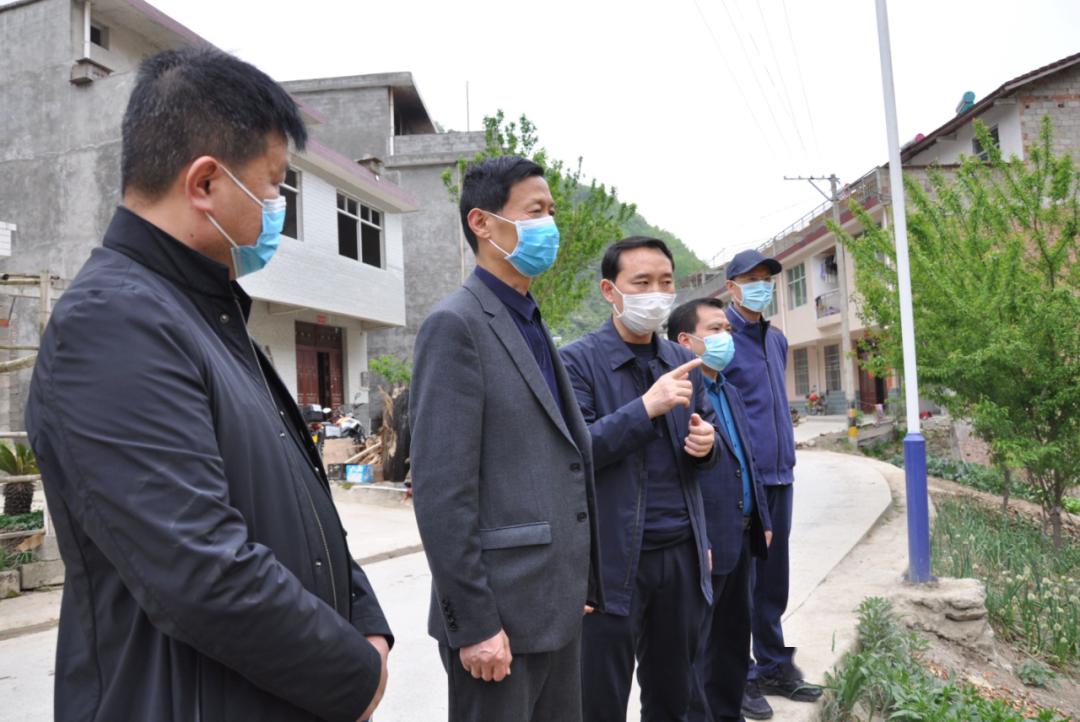 镇巴县委书记赵勇健检查指导河湖长制及防汛工作