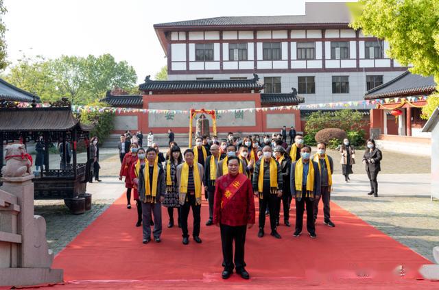 黄金城会长率信众祭拜同时参加此次妈祖春祭大典的还有江苏福建商会