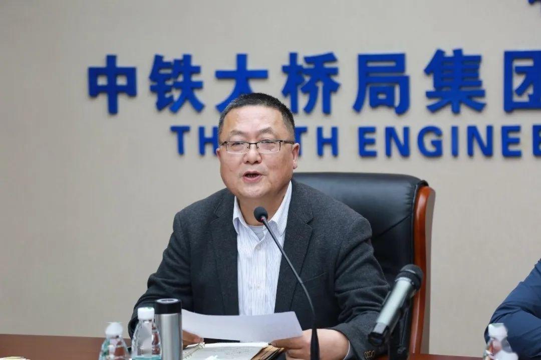 针对成本预控,李芳军总从"放","管","服"三个方面做详细要求.