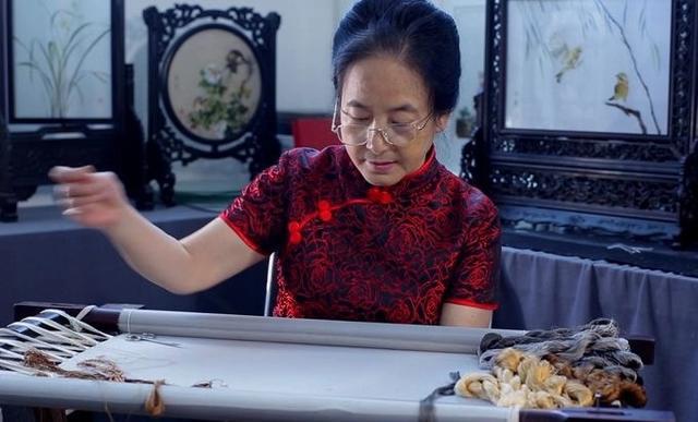 原创|"蜀绣皇后"康宁:丝线缝韶华_刺绣品