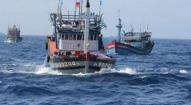 原創萬噸鉅艦親自護航海洋8號再探萬安灘越南4艘海警船隻能幹瞪眼