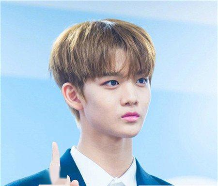 男生什么发型会让女生觉得low穿地心?_寸头