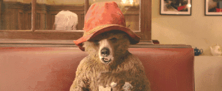 男主角约翰儿时许了一个愿,希望他的玩具泰迪熊可以活过来,没想到愿望