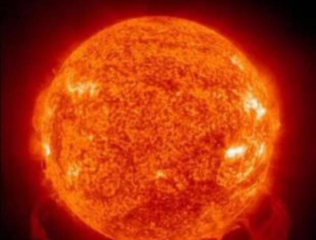 人类目睹太阳死亡全过程慢慢变成寒冷的白矮星