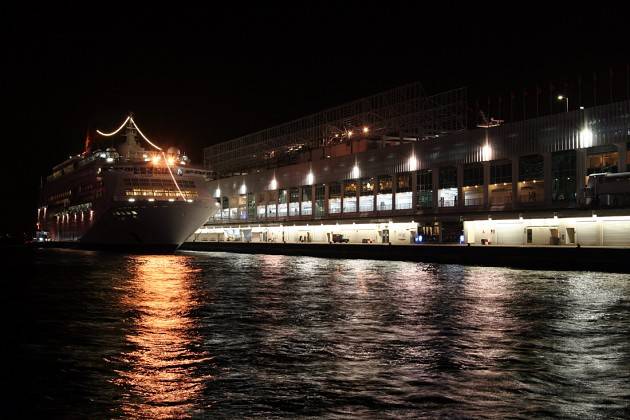 港者时光机昨夜的渡轮下李炳文