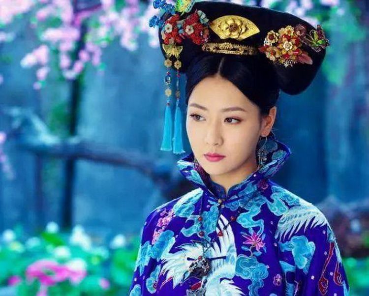 白冰的气质宜古宜今,精致又优雅,无论是古装剧,还是现代都市剧,都能