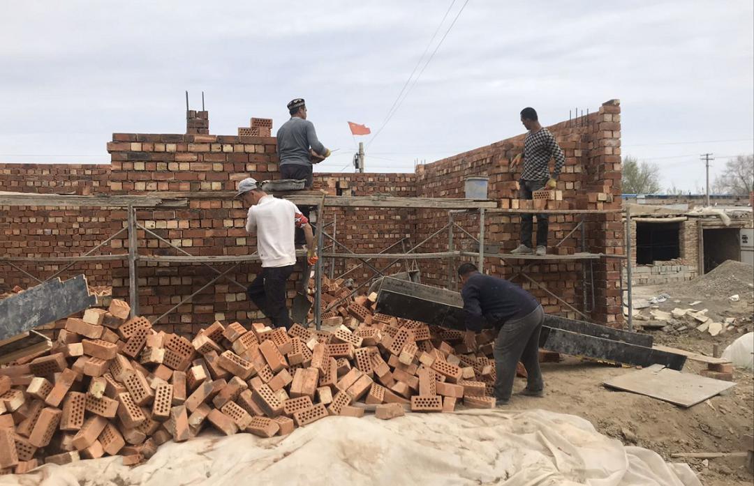 湾镇严格按照脱贫攻坚"两不愁三保障一安全"要求,把实施农村安居工程