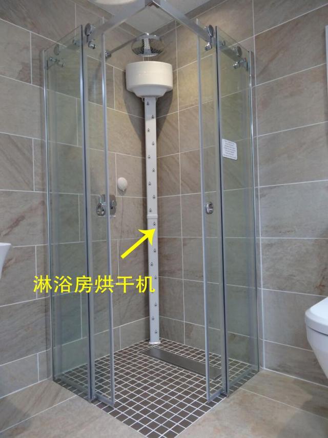 为什么国外淋浴房要装根2米高塑料管?知道它的用处后,想带回家!