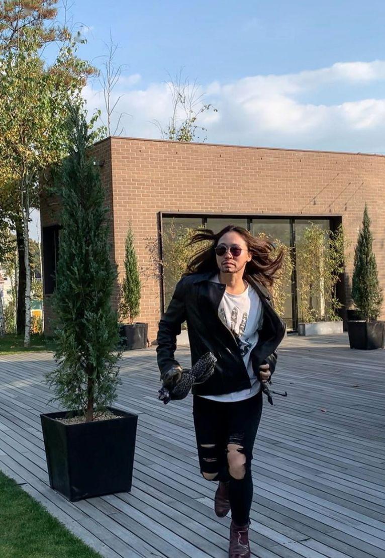 韩国37岁女明星暴走式带娃,儿子一脸厌世,也太好笑了吧!_李美度