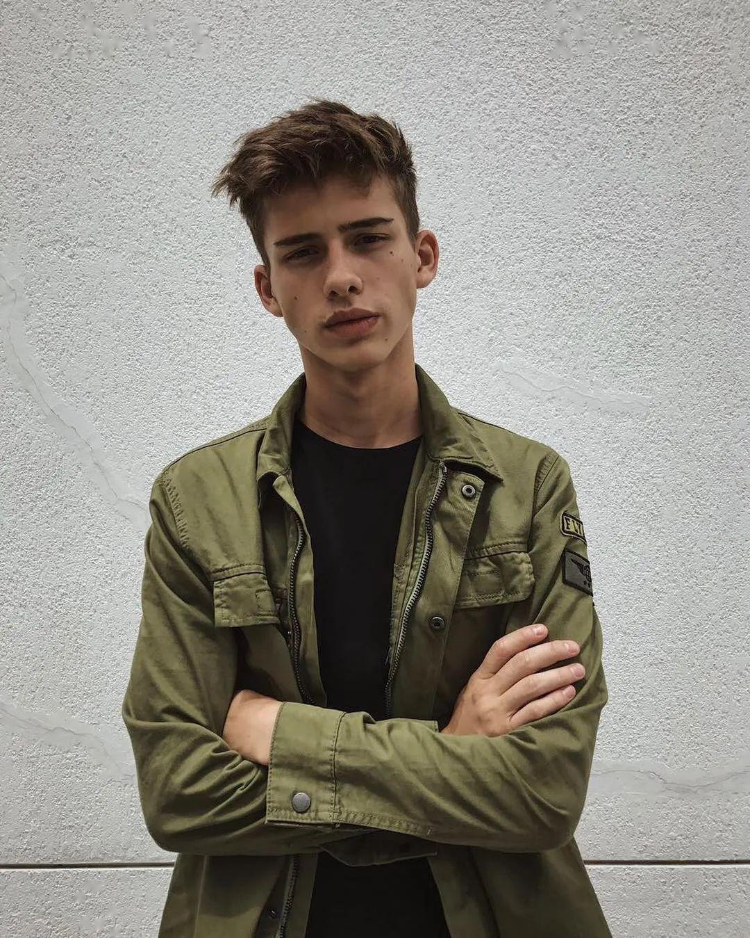 在梦里我是漂亮的巴西女模特,腿长一米三,我走路带风微笑可以温暖人心