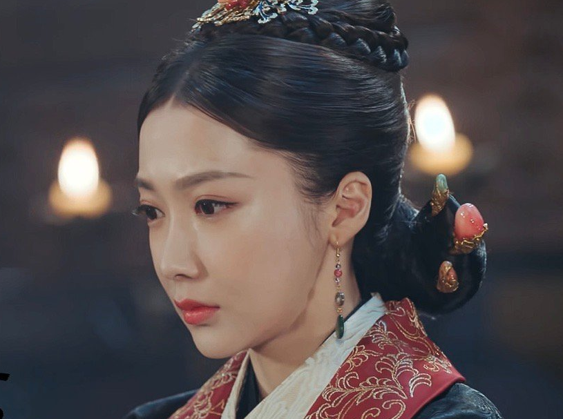 她是三千鸦杀狠毒女二因颜值让人恨不起来现代照还撞脸杨颖