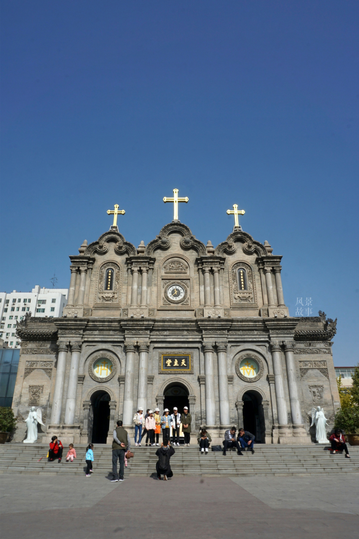 五星街教堂西安人的小游园游客的打卡地