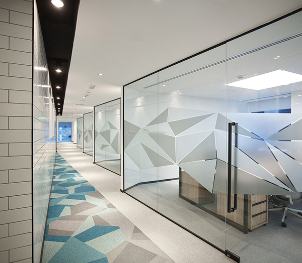 超透玻璃贴防撞效果