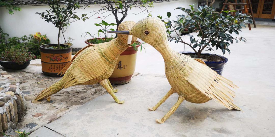 竹编小鸟打开淘宝扫一扫即可购买也可以联系客服定制你想要的竹编制品