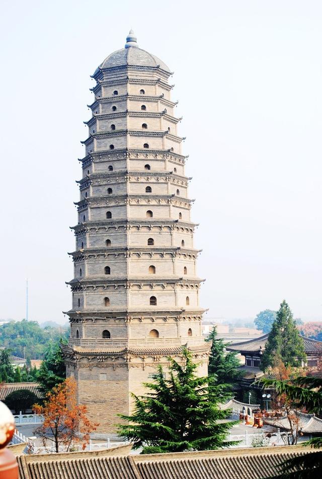 东汉明帝十一年(公元68年,约有1700多年历史,素有"关中塔庙始祖"之称