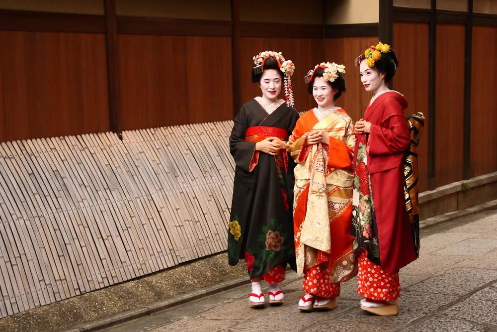 如果想去日本一睹藝伎舞伎風采,伴伴推薦京都祗園.