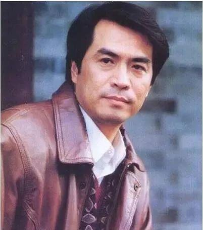 资深帅哥廖京生娶三婚妻子何晴结婚至今无子令人遗憾