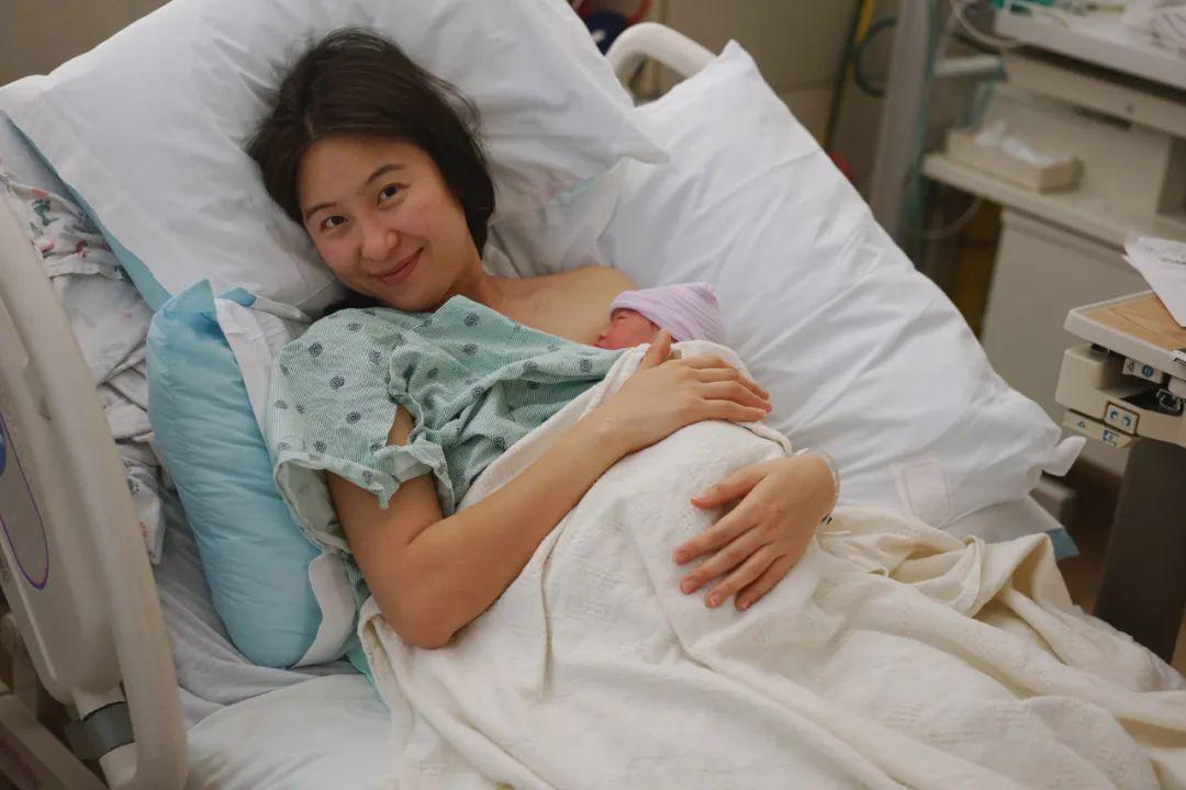 你看,都说产妇生完后要好好休息调理,这简直是根本不可能的矛盾嘛.