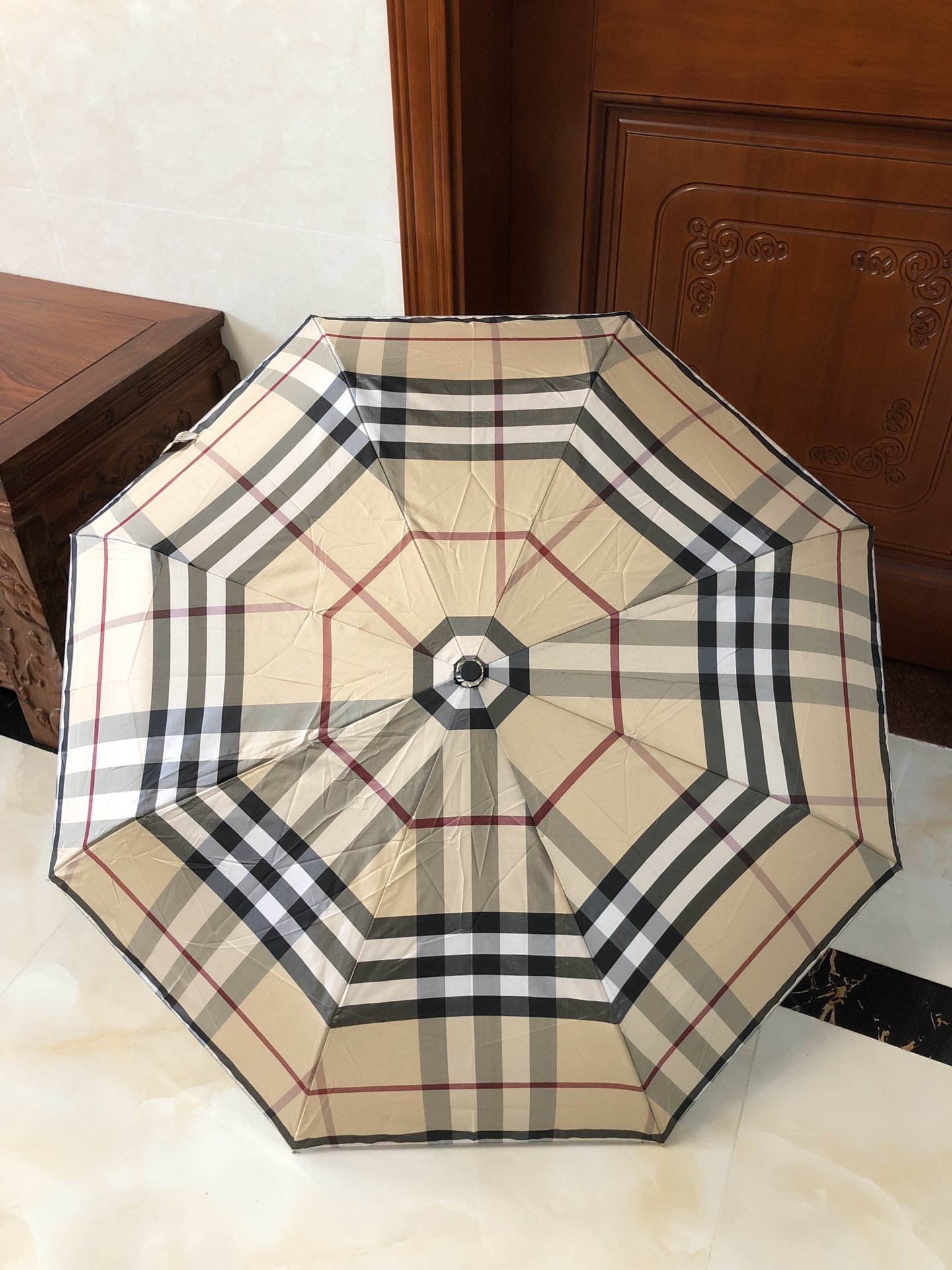 奢侈品牌也会出晴雨伞?LV GUCCI古驰 香奈儿 巴宝莉 爱马仕 雨伞_时尚