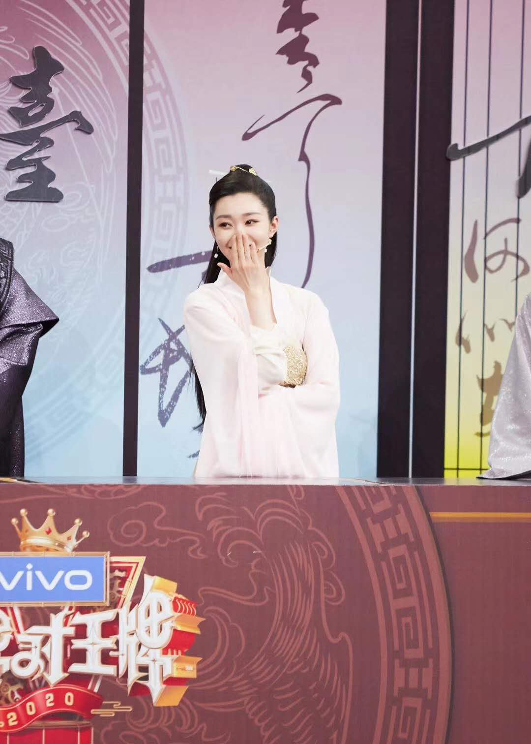 宋轶王牌对王牌京都第一才女范若若尽在今晚2110浙江卫视