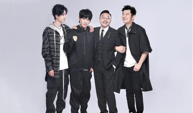 王一博主持间隙,汪涵的一个小动作,足以看出二人关系!