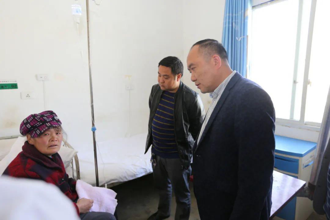 大方县中医医院刘勇院长一行到马场镇牛场乡猫场镇开展医联体医共体