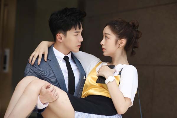 王冠逸《楼下女友请签收》苏力全开 糖蒜吻唯美画面引热议