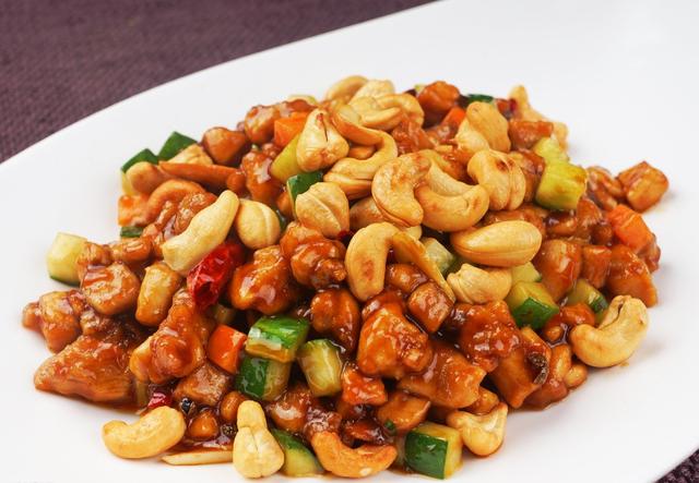 家常版宫保腰果鸡丁制作简单且色香味俱全