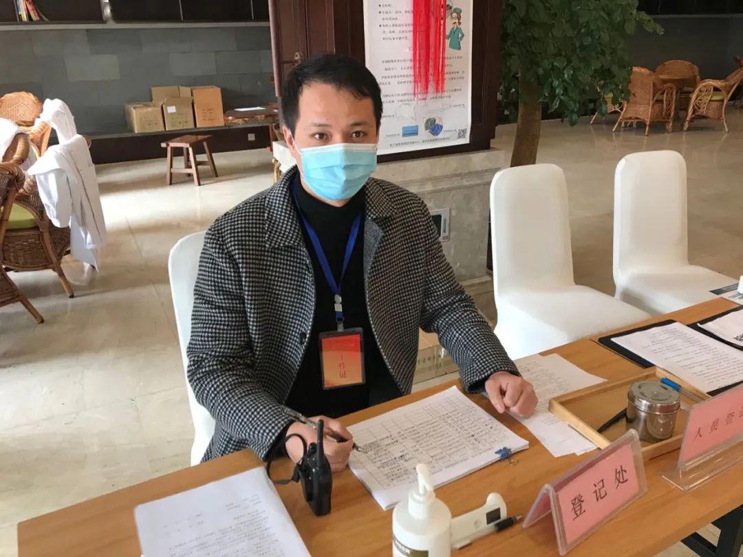 李丹说,青年的力量是伟大的,我们发挥着年轻人的力量,共同为抗击疫情