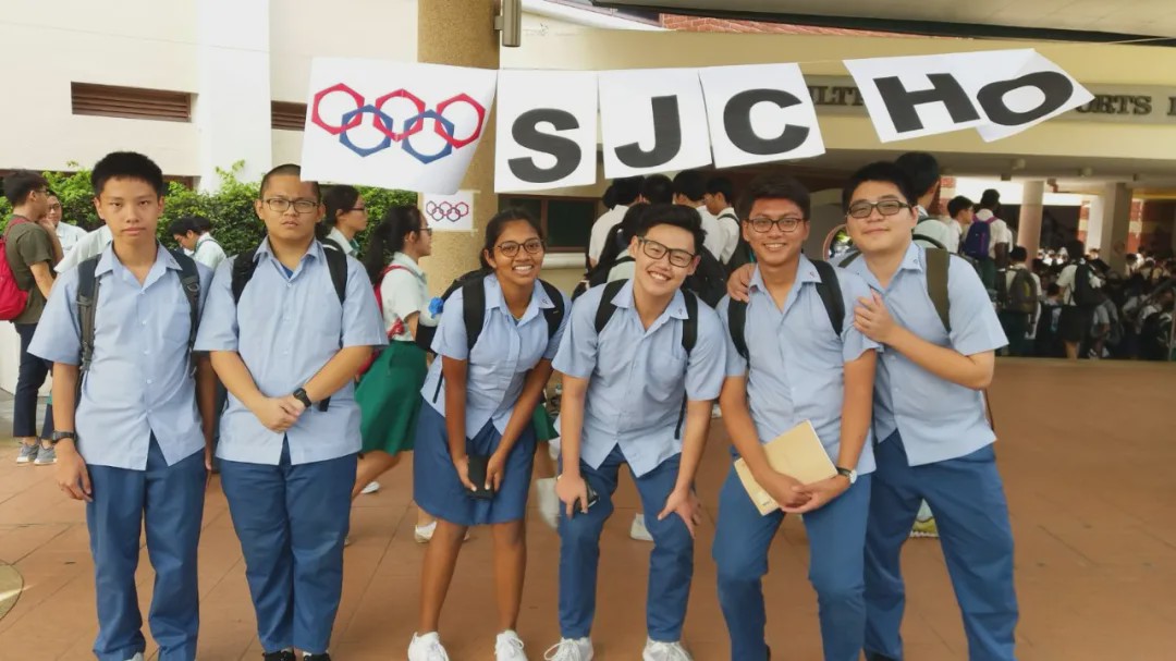 新加坡高中校服图片