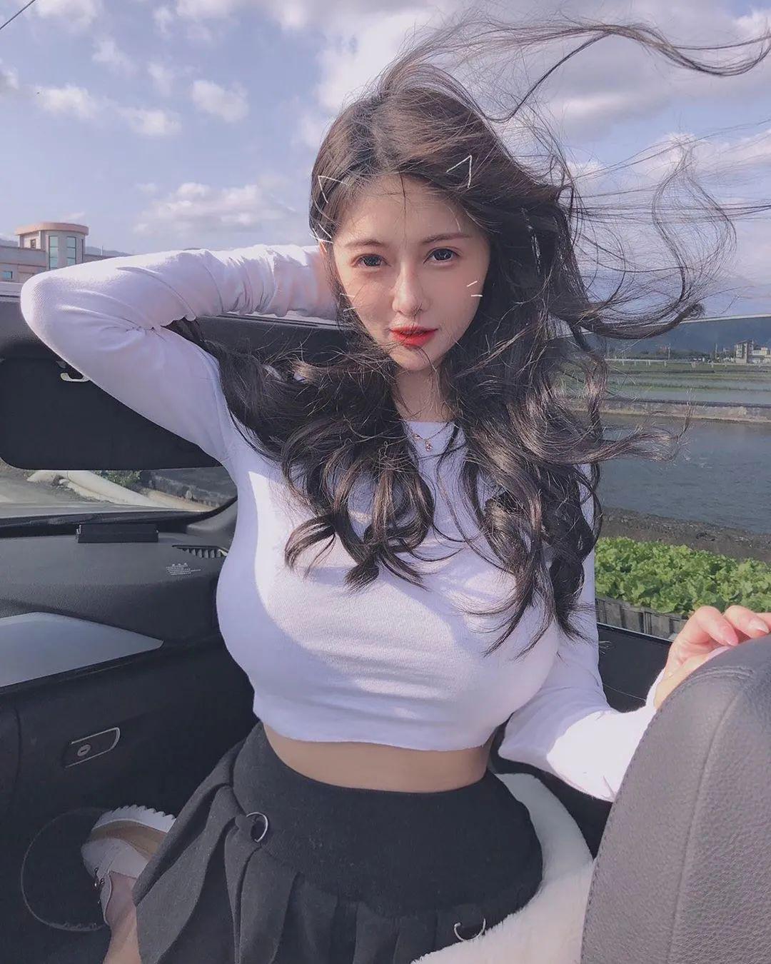 fb女网红参加节目打篮球,网民大饱眼福仲要嫌:咁多个波点打?_安希