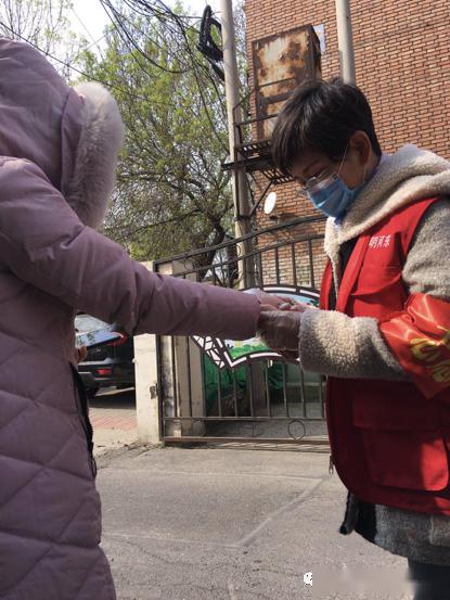 抗击疫情我们在行动记丽苑小学董宏贾琦王颖庞振红宋奕满姝哲王秀河于