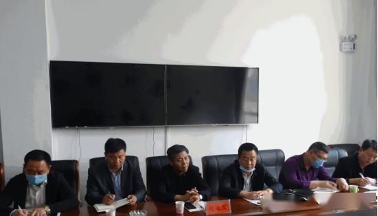 松山区副区长赵延宏在区党政联合接访中心接待来访群众