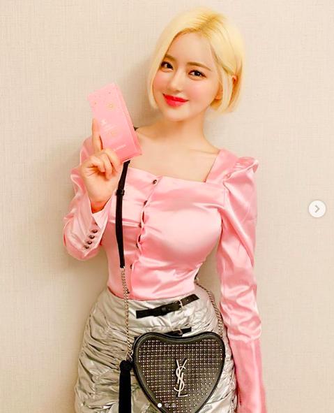 原创韩国女神dj素颜惊魂三招甜美妆容即能变成小可爱是怎样做到的