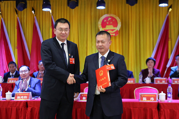 陈玮当选三亚市崖州区二届人大常务委员会主任