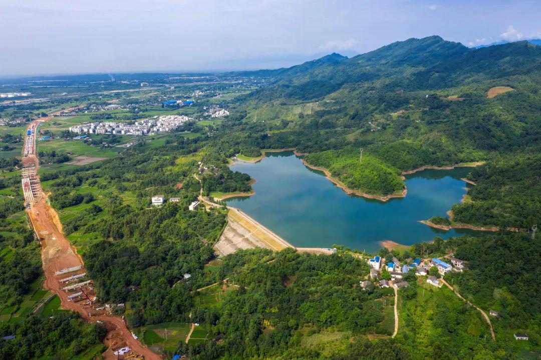 著名景点:花园沟,熙玉园,仙山花谷,葛仙山景区等.