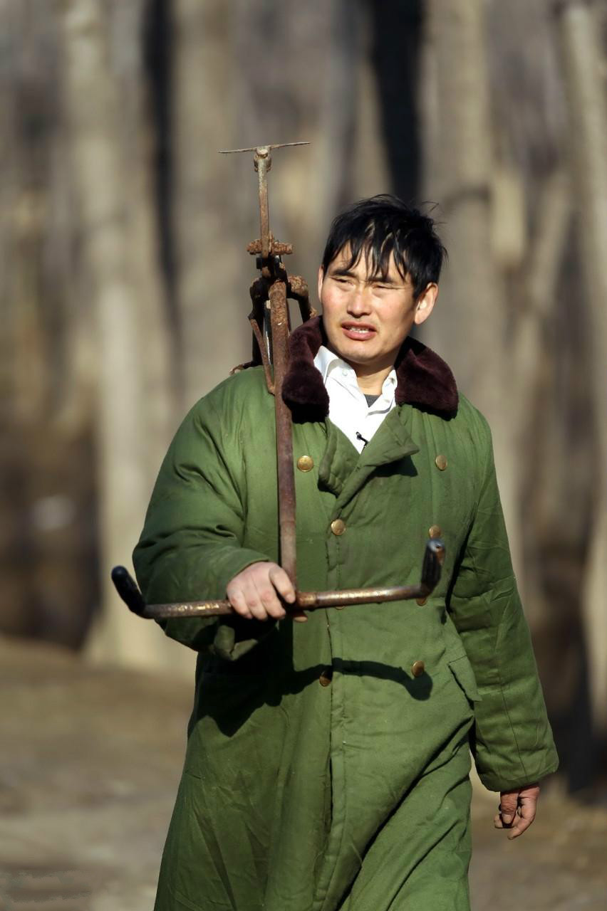 大衣哥朱之文被踹家门:心里也委屈