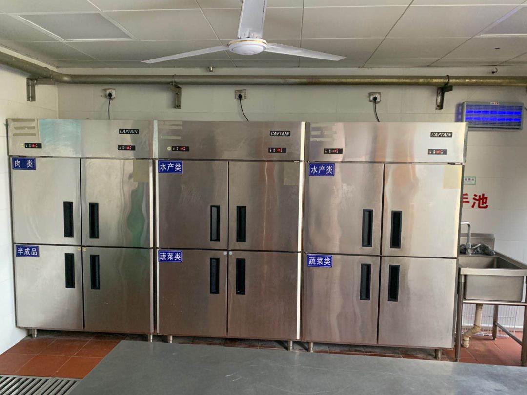 食堂工用具色标管理食堂工用具色标管理,摆放有序五常法管理粗加工间