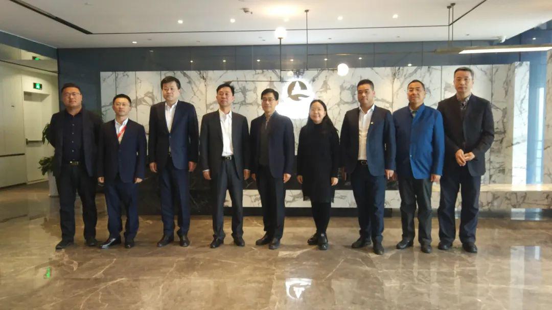 康桥集团董事长宋革委,执行总裁朱荣梅,副总裁