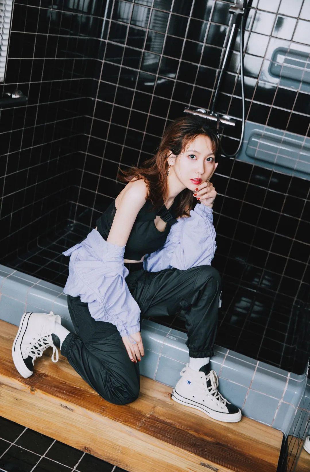 学会这些搭配sneakergirl也可以性感又可爱