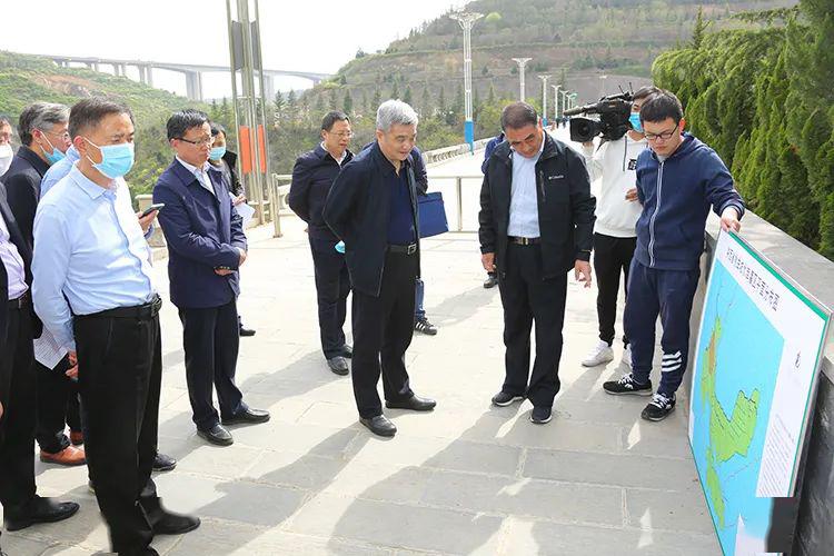 张柏山,连煜一行先后到桃曲坡水库,石川河岔口断面,主要围绕铜川试点
