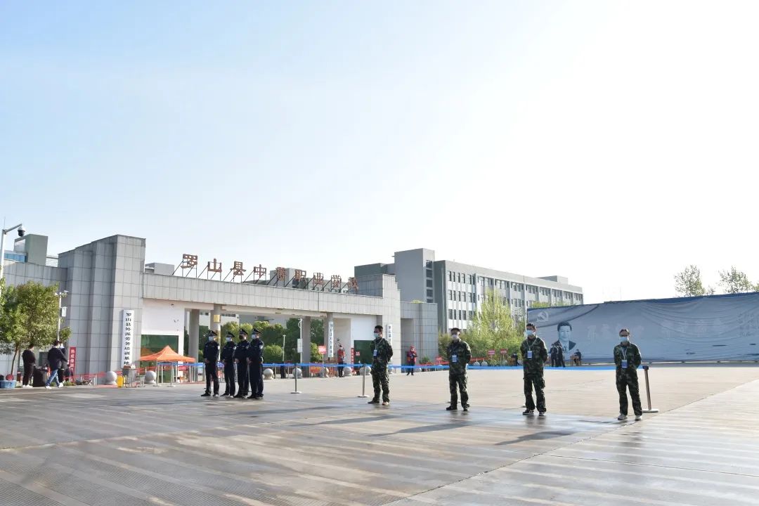 不负春光好读书罗山县中等职业学校职三学生开学啦
