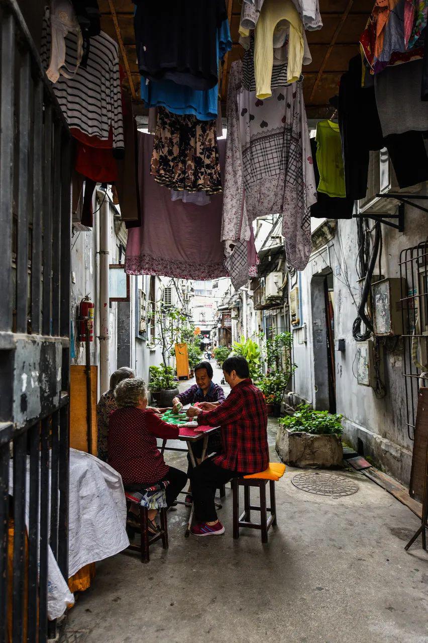 大城市的小街巷,藏著原汁原味的市井風情_弄堂