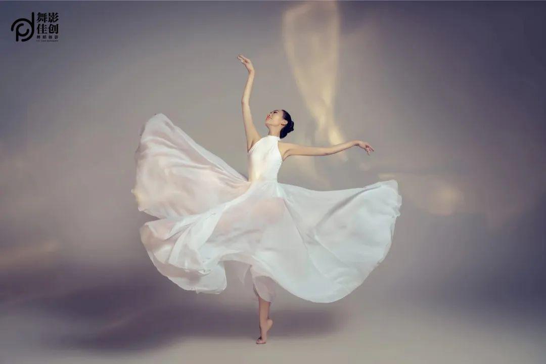 舞蹈这样拍丨洁白的纱裙,随心舞动_动作