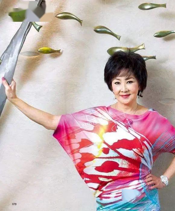 苗金凤一共有过2段婚姻,20岁时,她嫁给了比自己年长20年的刘芳.