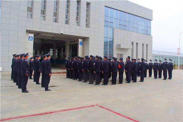 微風徐徐,細雨濛濛,固原監獄第三批封閉執勤警察與第四批執勤警察順利